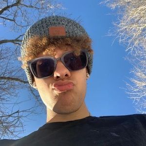 Meet your Posher, Eli